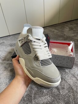 JORDAN 4 RETRO FROZEN MOMENTS - 4