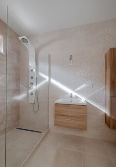 5 i nadštandardný RD s výhľadom na jazero - Trnovec n/Váhom - 4