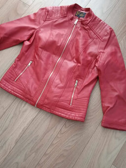 červená bunda - 4