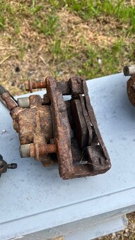 Brzdové strmene e30 - 4