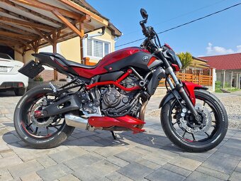 Yamaha MT 07 - 4