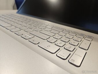 Asus VivoBook 17,3 notebook - 4
