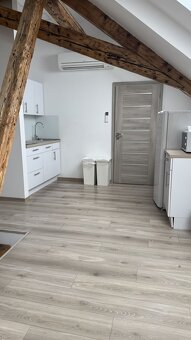 Prenájom 3-izbový byt na pešej zóne – Lazovná ulica Banská B - 4