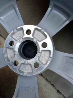 Škoda Rapid , Fabia 15"5x100 ET 38...185/60R15 1kus komplet - 4