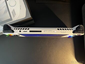 ASUS Rog Ally Z1 Extreme - 4
