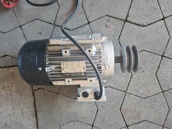 Predám pätkový el.motor 3kW 2900ot - 4