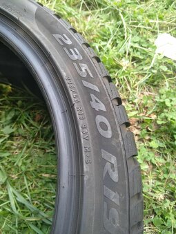 235/40 R 19  zimné. - 4