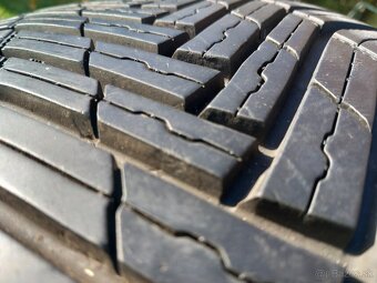 225/40 r18 celoročne pneumatiky - 4