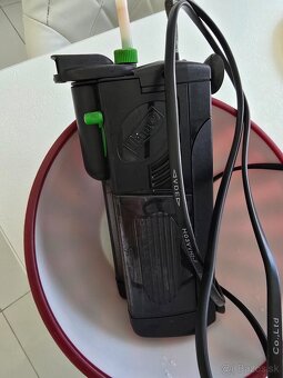 Predam malé akvárium s filtrom a osvetlenim - 4