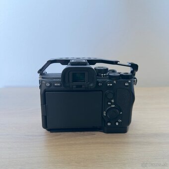 Sony A7 IV + 28-70 f3.5-f5.6 + Smallrig prislušenstvo - 4
