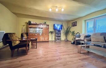 Na predaj rodinný dom s pivnicou, altánkom a garážou, v... - 4