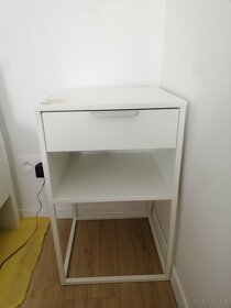 Predám nočný stolík biely Ikea Vikhammer - 4