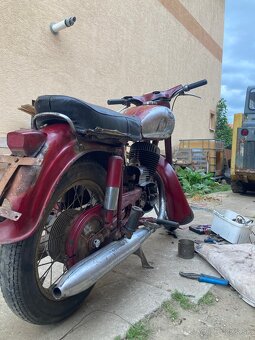 Jawa 250 - 4