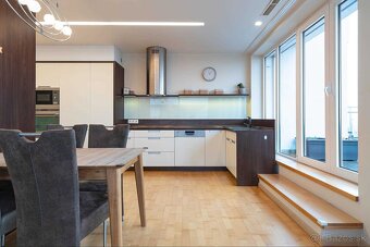 LUXUSNÝ 4 IZB BYT (Penthouse) s TERASOU s VÝHĽADOM na MESTO - 4