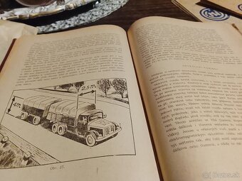 kniha,  brožúra a legitimácia - 4