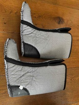 Predám dievčenské snehule Bugga - 4