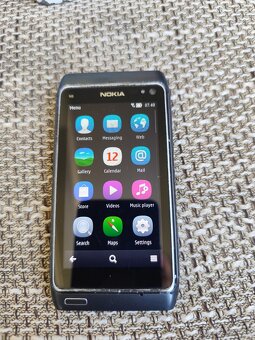 Nokia N8 - 4