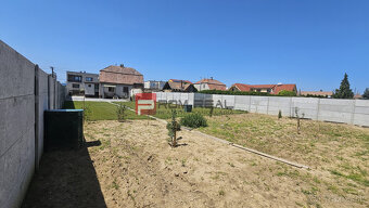 Na predaj rodinný dom s pivnicou a pekným pozemkom - 4