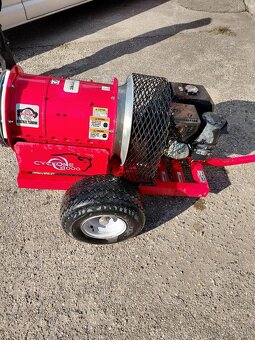 Fukár lístia Buffalo Cyclone 8000 - 4