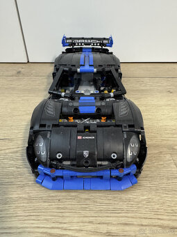Lego Technic 42176 Porsche GT4 e-Performance - 4