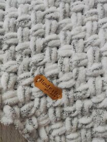 NOVÁ Melírovaná biela deka z Alize Puffy Fine - 4