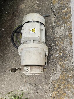 elektromotor Siemens s hydraulickým čerpadlom - 4