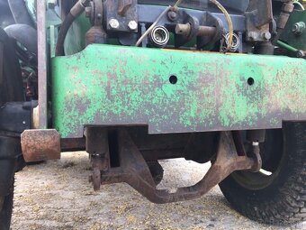 Kompaktný traktor John Deere 4400 s čelným nakladačom - 4