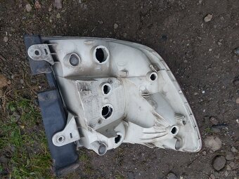 Pravé zadne svetlo superb 2 - 4