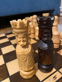 Drevene šachy vyrezávané - 4