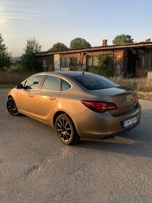 Opel Astra 1.4 Turbo ZNÍŽENÁ CENA - 4