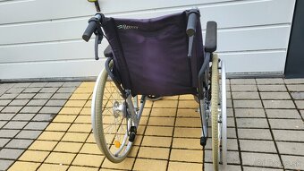 invalidny vozík 45cm pridavne brzdy pre asistenta odľahčeny - 4