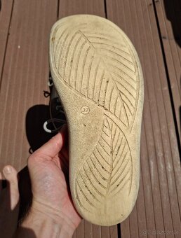 Be lenka barefoot - 4