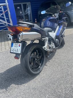 Honda VFR800 - 4