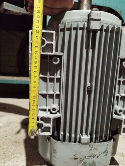 Predám dvojrýchlostný elektromotor 1,5/6,3 kw - 4
