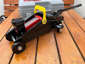 Hydraulický zdvihak na auto 2T - 4