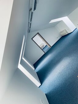 Reprezentatívne kancelárie v centre s parkovaním a terasou,  - 4