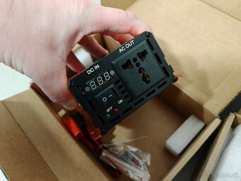 Menič 12V na 230V čistý sínus - 4