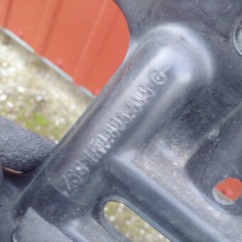 chladicova stena vw jetta golf 5V combi gti - 4