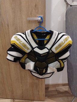 Predám chránič ramien Bauer Supreme 190 - 4