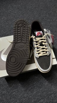 Nike Travis Scott Air Jordan 1 Low OG "Reverse Mocha" - 4