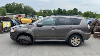 Mitsubishi Outlander 2.2DI-D4 N14 Na náhradní díly 4x4 - 4