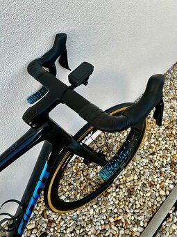 Karbónový cestný bocykel Giant TCR Advanced 1+ - 4