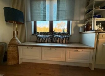 Venkovská kuchyně s lavicí a spotřebiči,5861 - 4