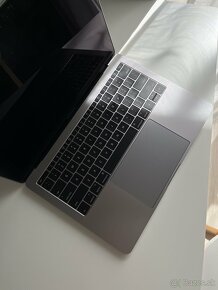 Macbook Pro 13-inch 2017 - 4