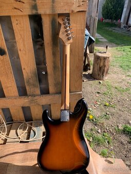 Squier stratocaster by fender - 4
