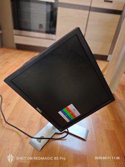 Otacaci, naklapaci, s nastavitelnou vyskou LCD monitor DELL - 4