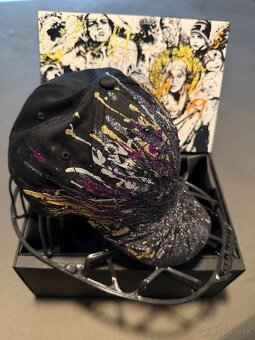 DARKNESS cap od maliara Mareka Pavlíčka s certifikátom pravo - 4