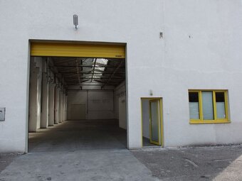 Skladové priestory v oplotenom areáli s vrátnikom - 4