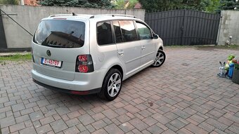 Volkswagen Touran 2.0 TDI Xenon - 4