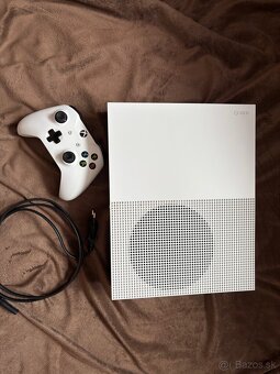 X box one S - 4